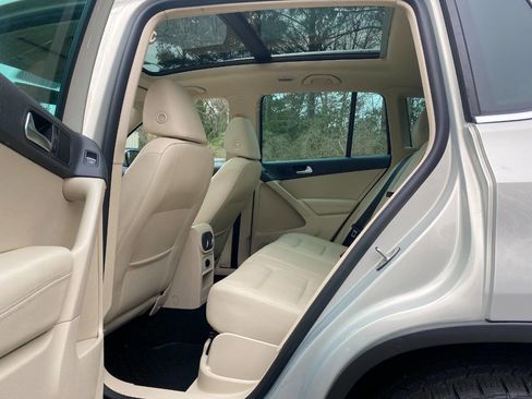 Used 2013 Volkswagen Tiguan SE image 45