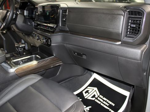 Used 2024 Chevrolet Silverado 1500 LT Trail Boss w/ Convenience Package II AWD/4WD image 12