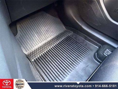 Used 2022 Toyota Venza LE image 24