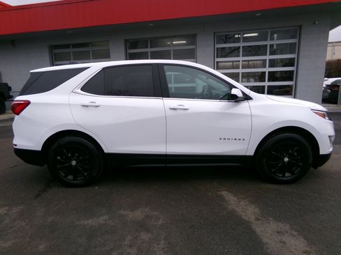 Used 2020 Chevrolet Equinox LT image 2
