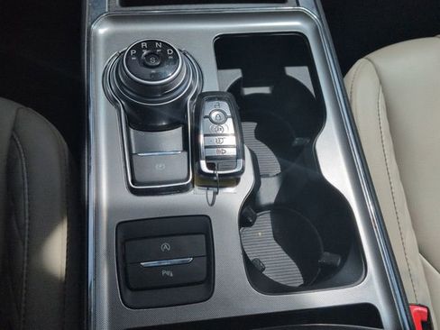 Used 2024 Ford Edge Titanium AWD/4WD image 18