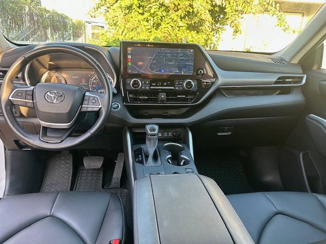 Used 2023 Toyota Highlander XLE AWD/4WD image 24