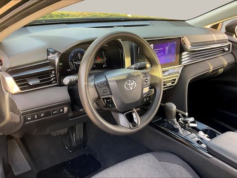 Used 2025 Toyota Camry LE FWD image 17
