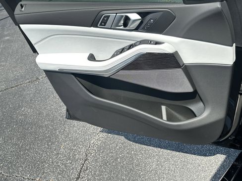 New 2026 BMW X5 xDrive40i w/ M Sport Package image 17