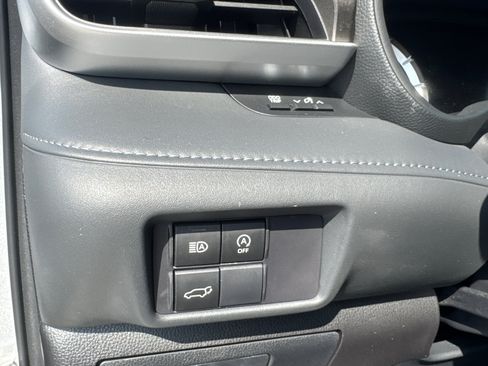Used 2023 Toyota Highlander LE FWD image 16