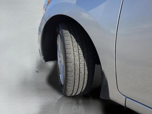 Used 2013 Hyundai Elantra GLS w/ Preferred Pkg FWD image 36