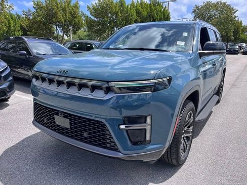 Used 2026 Jeep Grand Wagoneer 2WD w/ Premium Group I image 3