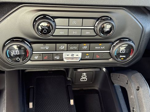 New 2026 Ford Bronco Outer Banks w/ Sasquatch Package AWD/4WD image 18