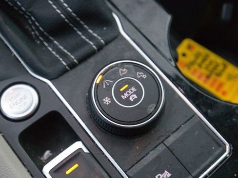 Used 2022 Volkswagen Atlas SE image 24