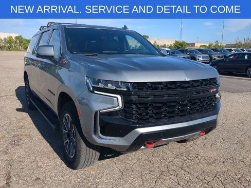 Used 2023 Chevrolet Suburban Z71 w/ Luxury Package AWD/4WD image 10