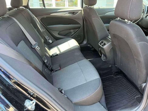Used 2018 Buick Regal Preferred w/ Sights and Sounds Package AWD/4WD image 19