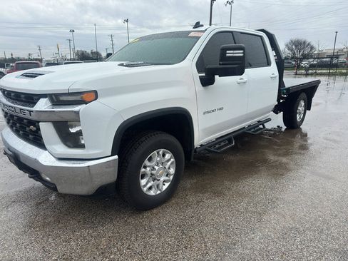 Used 2022 Chevrolet Silverado 2500 LT w/ Convenience Package image 2