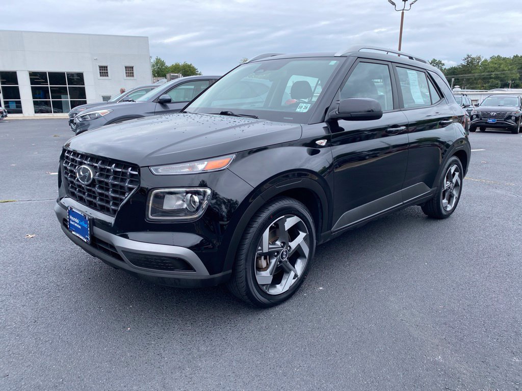 Certified 2024 Hyundai Venue SEL FWD image 6