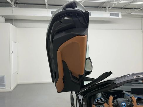 Used 2019 BMW i8 Roadster AWD/4WD image 14