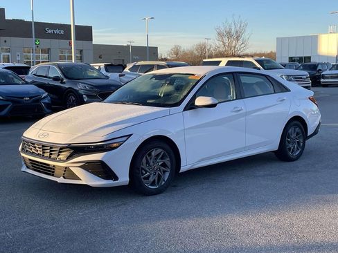 Certified 2025 Hyundai Elantra Blue image 24