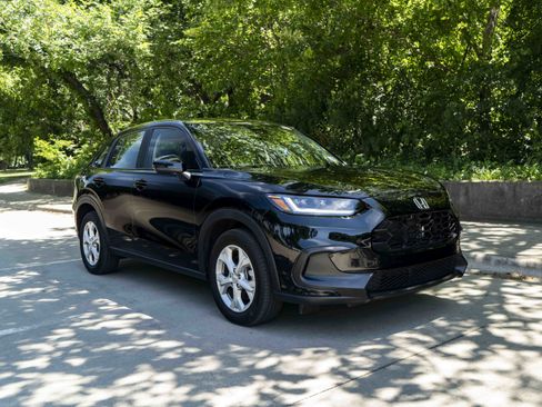 Certified 2025 Honda HR-V LX image 2