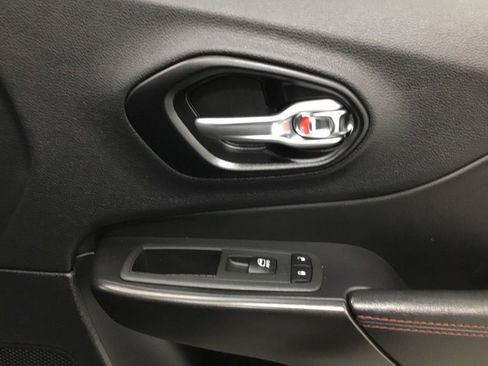 Used 2022 Jeep Cherokee Trailhawk image 26