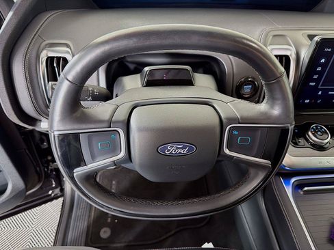 Used 2025 Ford Expedition Max Platinum AWD/4WD image 3
