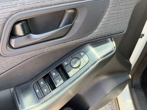 Used 2023 Nissan Rogue S FWD image 14