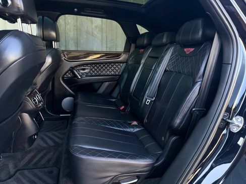 Used 2017 Bentley Bentayga AWD/4WD image 15