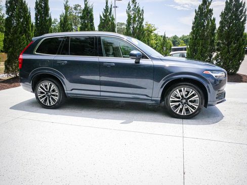 Used 2022 Volvo XC90 T5 Momentum w/ Climate Package AWD/4WD image 11