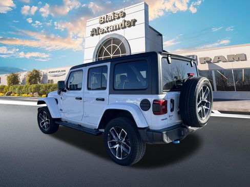 Used 2024 Jeep Wrangler Sport S w/ Convenience Group AWD/4WD image 6