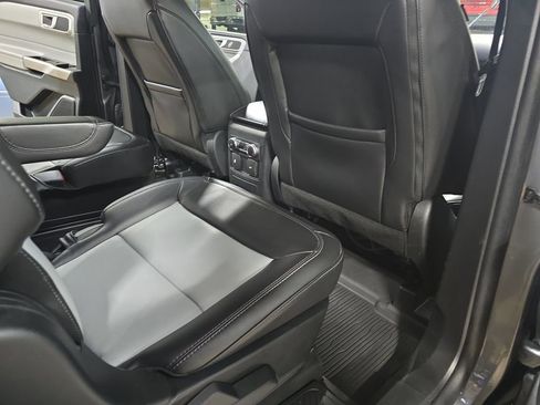 Used 2023 Ford Explorer XLT w/ Equipment Group 202A AWD/4WD image 13