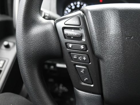 Used 2025 Nissan Frontier SV image 12