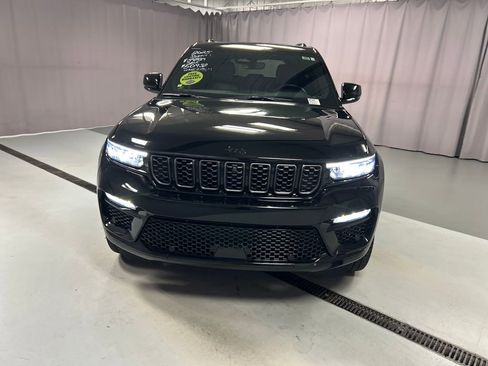 Used 2025 Jeep Grand Cherokee Summit AWD/4WD image 2