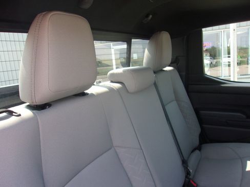 Used 2025 Toyota Tacoma SR5 AWD/4WD image 17