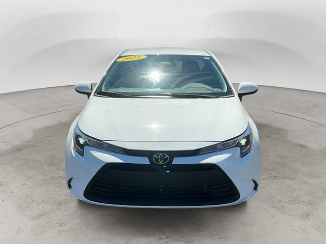 Used 2025 Toyota Corolla LE FWD image 2