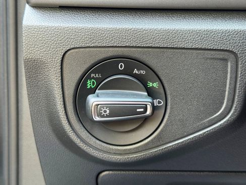 Used 2018 Volkswagen Atlas SE image 16