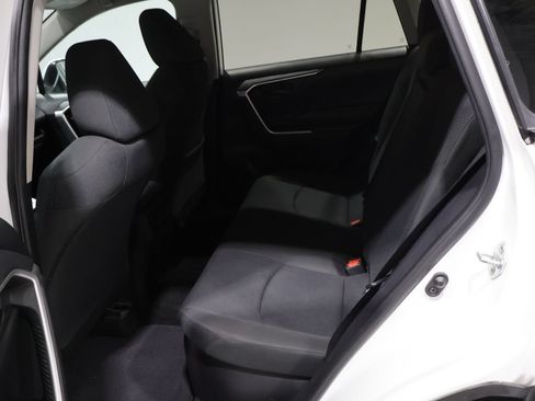 Used 2019 Toyota RAV4 LE w/ Carpet Mat Package AWD/4WD image 18