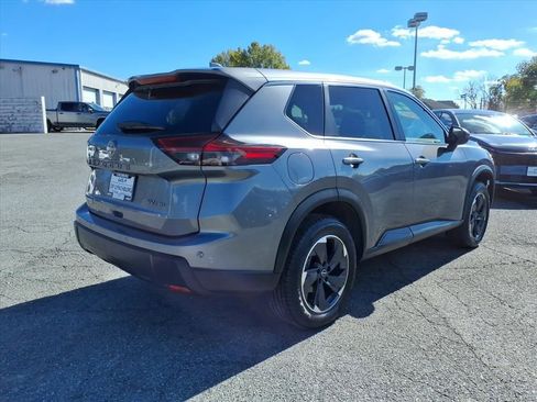 Used 2024 Nissan Rogue SV image 4