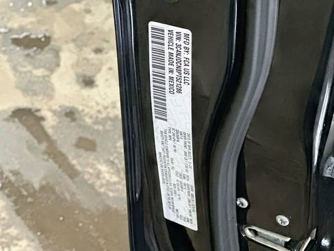 Used 2023 Jeep Compass Limited image 33