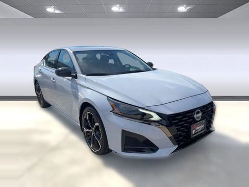 New 2025 Nissan Altima 2.5 SR w/ SR Premium Package image 7