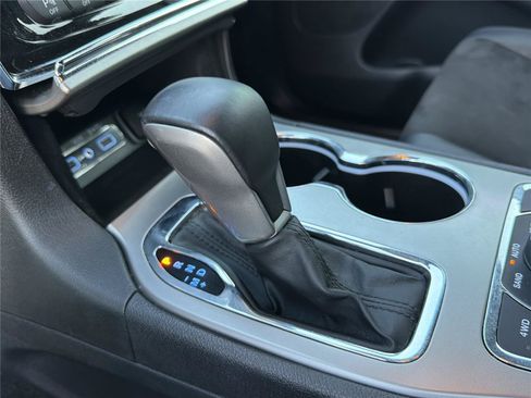 Used 2022 Jeep Grand Cherokee Laredo X AWD/4WD image 33