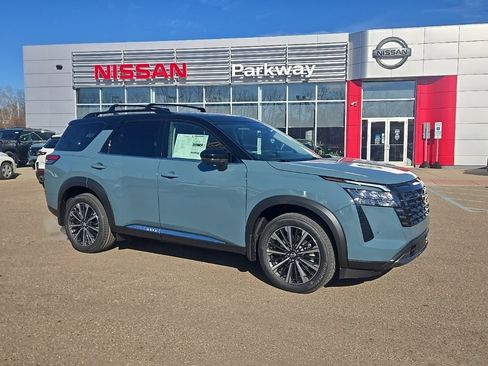 New 2026 Nissan Pathfinder Platinum image 1