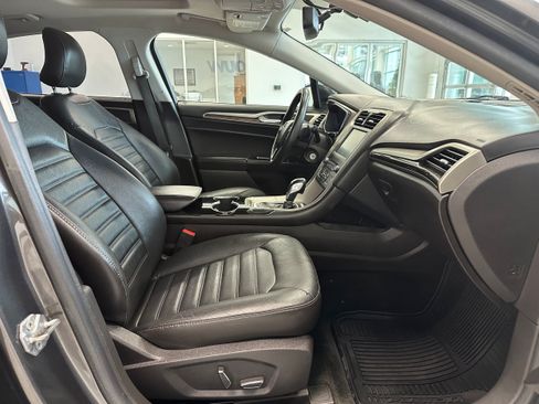 Used 2016 Ford Fusion SE w/ Equipment Group 202A FWD image 15