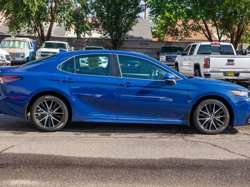 Used 2023 Toyota Camry SE image 4