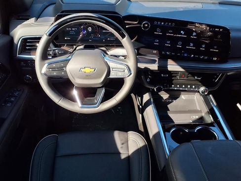 New 2026 Chevrolet Suburban Premier image 5