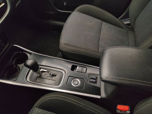 Used 2020 Mitsubishi Outlander SE AWD/4WD image 26