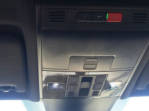 Used 2022 Volkswagen Tiguan SEL R-Line image 32