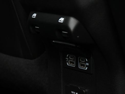 Used 2018 Jeep Wrangler Unlimited Sahara AWD/4WD image 37