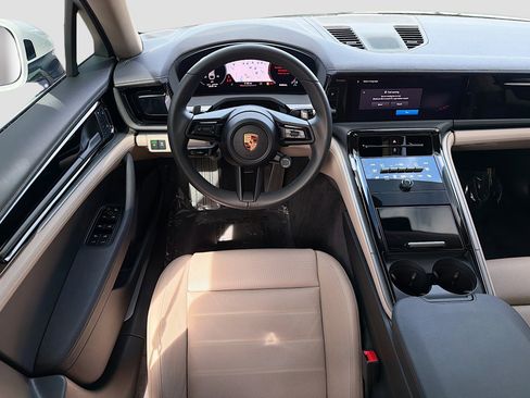 Used 2025 Porsche Panamera 4 image 17