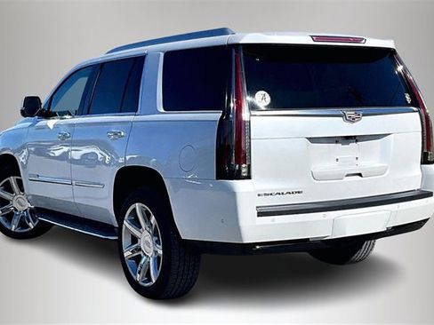 Used 2017 Cadillac Escalade Luxury image 4