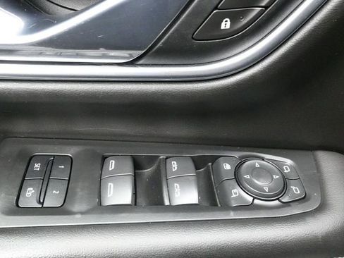 Used 2021 Chevrolet Suburban LT w/ Luxury Package image 23