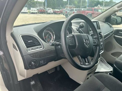 Used 2018 Dodge Grand Caravan SE w/ UConnect Hands-Free Group FWD image 12