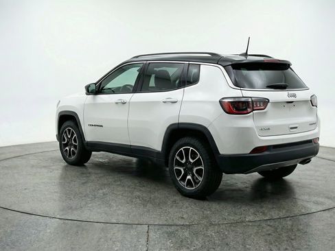 Used 2025 Jeep Compass Trailhawk AWD/4WD image 6
