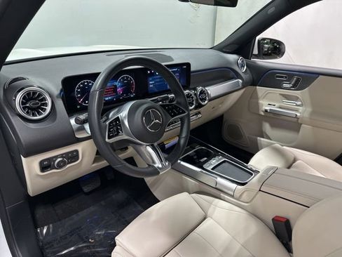 Used 2025 Mercedes-Benz GLB 250 4MATIC image 14